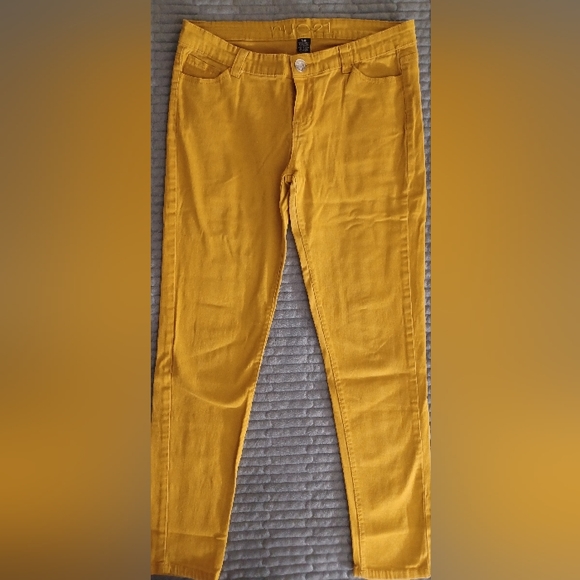 RUE 21 Yellow/Mustard Stretch Jegging (7/8R) - Picture 1 of 3